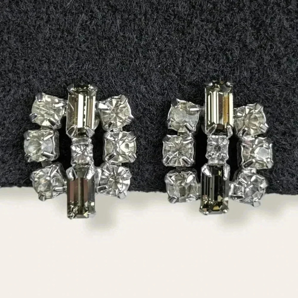 🍁Vintage Continental Clear & Smokey Rhinestone Earrings - Picture 1 of 7